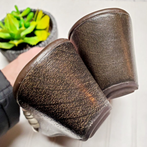 Cole Haan Gold Knotted Wedged Leather Sandal🎉 - Picture 6 of 8